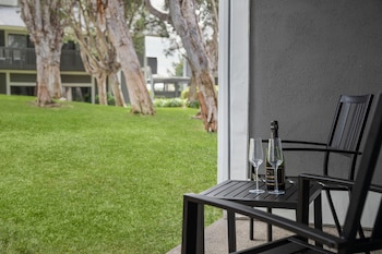 Standard Room, 1 King Bed, Terrace, Courtyard View