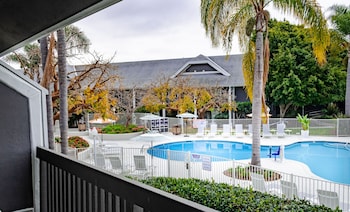 Premium Room, 2 Queen Beds, Balcony, Pool View