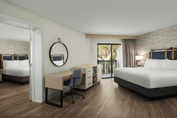 Suite, 1 Double Bed, Courtyard View