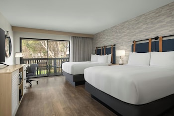 Room, 2 Queen Beds, Courtyard View