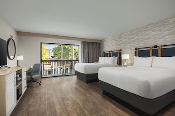 Room, 2 Queen Beds, Balcony, Pool View