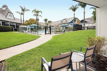 Room, 2 Queen Beds, Patio, Pool View