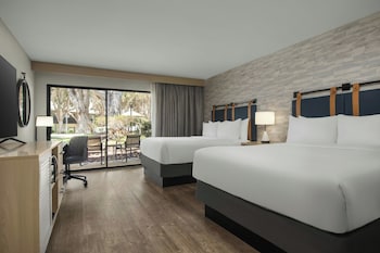 Room, 2 Queen Beds, Courtyard View