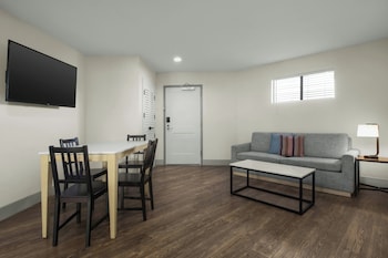 Suite, 1 Double Bed, Courtyard View