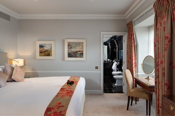 Signature Suite, 1 King Bed with Sofa bed, Balcony, City View
