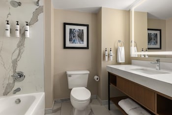 Suite, Multiple Beds, Microwave