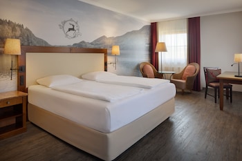 Grand Room, 1 King Bed, Garden View