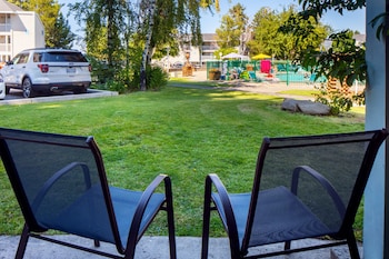 Standard Double Room, 2 Queen Beds, Accessible, Garden View