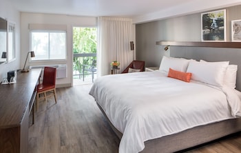 Premier Room, 1 King Bed, Balcony