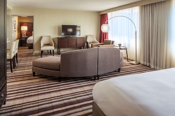 Junior Suite, 1 King Bed, Accessible (Roll-in Shower)