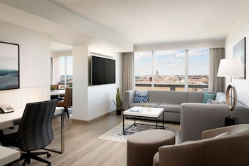 1 King 1 Bedroom Premium Corner Suite City View