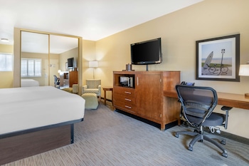 Standard Room, 1 King Bed, Non Smoking, Fireplace