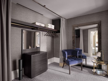 Suite, 1 King Bed (The Bloomsbury)