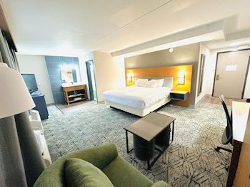 Suite, 1 King Bed with Sofa bed, Non Smoking