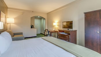 Standard Room, 1 King Bed, Accessible (Communication, Accessible Tub)