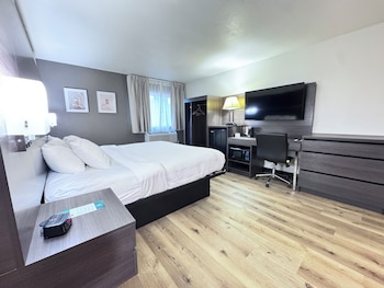 1 King Bed, Suite, In-Room Whirlpool
