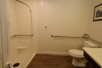 Room, 2 Queen Beds, Mobility Accessible, Microwave (Roll-In Shower)