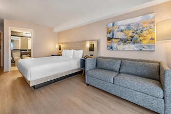 Room, 1 Queen Bed with Sofa bed, Accessible, Non Smoking (Upgrade)