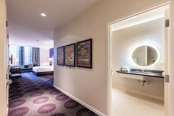 Deluxe Room, 1 King Bed, Accessible (Plaza)