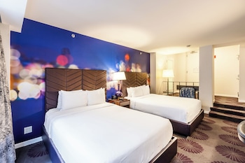 Room, 2 Queen Beds, City View