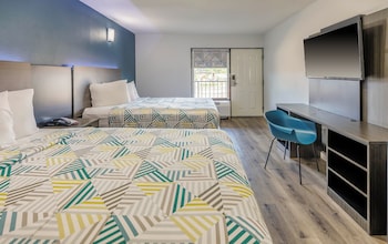 Deluxe Room, 2 Queen Beds, Non Smoking, Refrigerator & Microwave