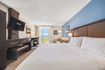 Suite, 1 King Bed with Sofa bed, Pool View