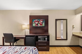 Deluxe Room, 1 King Bed (Roll-In Shower, Smoke Free)