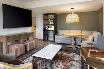 Suite, Balcony (Hill Country)