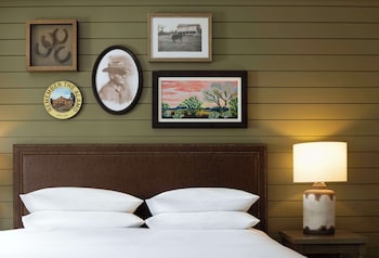 Room, 1 King Bed, Patio (Preferred)