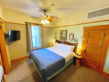 Basic Room, 1 Queen Bed