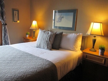 Basic Room, 1 Queen Bed