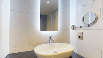 Premium Room, 1 King Bed, Accessible (Super King)