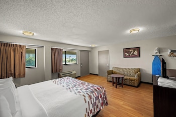 Suite, 1 King Bed, Smoking