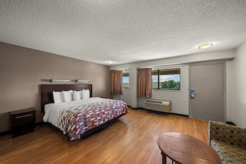 Suite, 1 King Bed, Smoking