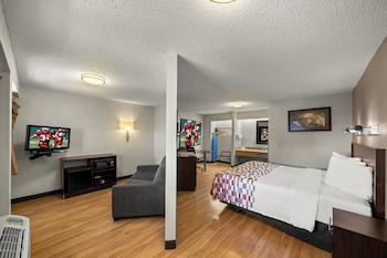 Suite, 1 King Bed, Non Smoking