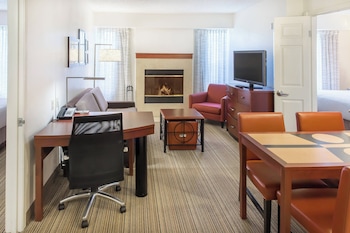 Suite, 2 Bedrooms, Fireplace (Mobility/Hearing Access, Roll-in Shwr)