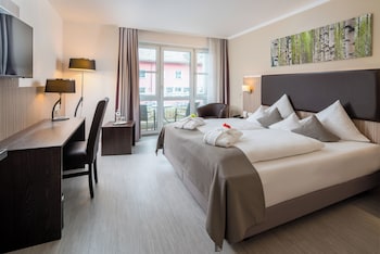 Superior Room, 1 King Bed, Balcony