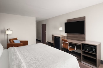 Standard Room, 1 King Bed, Accessible (Mobility)