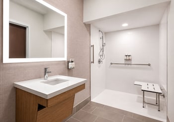 Standard Room, 1 King Bed, Accessible (Mobility Accessible)