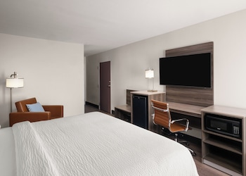 Standard Room, 1 King Bed, Accessible (Mobility)