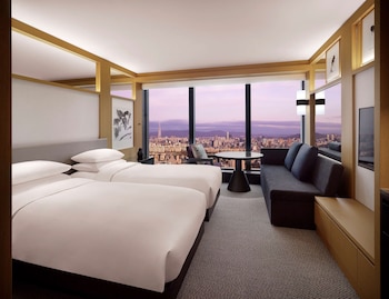 Room, 2 Twin Beds, River View