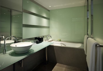 Room, 1 King Bed, Corner
