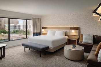 Lakefront Studio Suite with Patio, 1 King Bed
