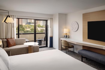 Room, 1 King Bed, Balcony, Lake View