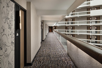 Signature Suite, 1 King Bed, Lake View