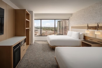 Room, 2 Queen Beds, Accessible, Bathtub