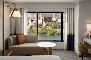 Signature Suite, 1 King Bed, Lake View