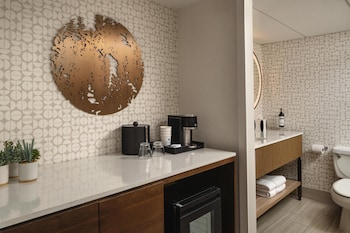 Studio Suite, 1 King Bed, Lake View