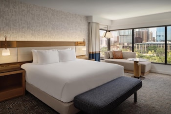 1 King Bed, Lake View Corner