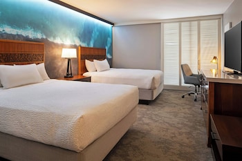 Room, 2 Queen Beds, Hearing Accessible (Bathtub, Kona Coast View)